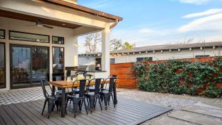Delores House by AvantStay Movie Theater Outdoor Kitchen Modern East Austin Home near Downtown Breweries Live Music - 5