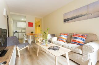 Contemporary Apartment Near Camp Nou and Fira Barcelona - 3