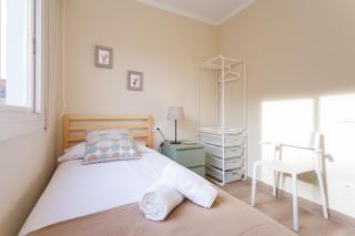Contemporary Apartment Near Camp Nou and Fira Barcelona - 1