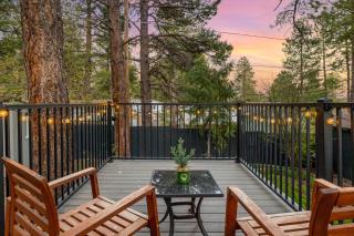 Outdoor Oasis, HotTub, Fenced, Firepit & PineTrees - 1