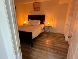 Cozy 1-Bed Basement Suite - 3