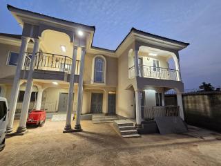 4 Bedrooms Apartment IN JUI western urban Freetown - 0