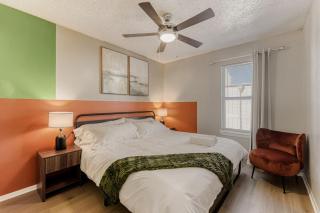 Serene King Suite Getaway - Sleeps 4 - Pool, Pkg - 7