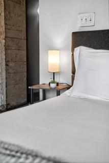 Modern Downtown Apartment | Pool, Laundry, Valet Parking - 2
