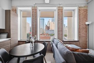 Modern Downtown Apartment | Pool, Laundry, Valet Parking - 1