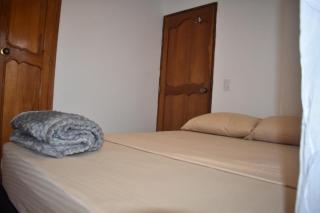 Habitación con cama nueva doble y balcón privado cerca del parque principal - 6