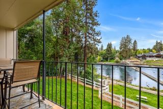 Cozy one-bedroom condo overlooking the Deschutes - 4