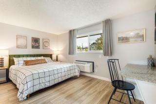 Cozy one-bedroom condo overlooking the Deschutes - 7