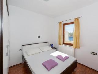 Pool view apartment with balcony in Obrovac - 8