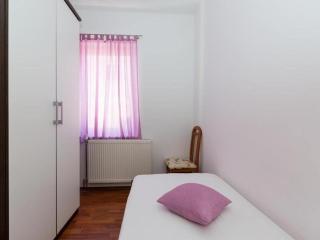 Pool view apartment with balcony in Obrovac - 5