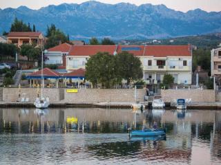 Pool-view 1-bedroom apartment in Obrovac - 3