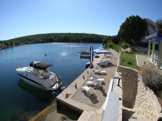 Pool-view 1-bedroom apartment in Obrovac - 1