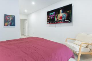 Modern Duplex Escape w Backyard - 6