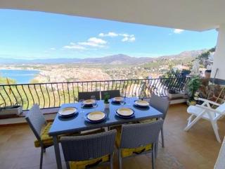 Bonito apartamento con terraza y aparcamiento privado en Roses - HISP-312-69 - 0