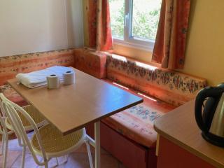 Mobil-home 4 pers avec Terrasse à Vic-sur-Cère - API-1-52-1235 - 7