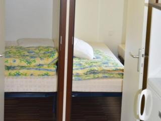 Mobil-home confortable avec terrasse pour 6 personnes - API-1-52-1246 - 8