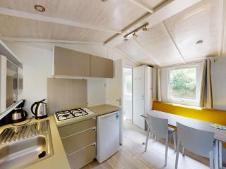 Mobil-home avec terrasse à Vic-sur-Cère, 4 personnes - API-1-52-1251 - 9