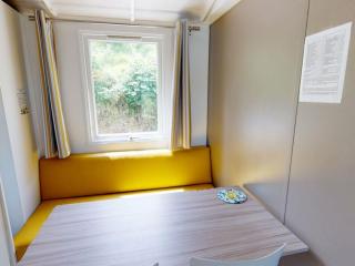 Mobil-home avec terrasse à Vic-sur-Cère, 4 personnes - API-1-52-1251 - 7