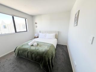 Brand New 2 Bed Near CBD With Parking - 3
