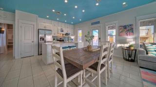 Pool Access Private Patio Living Near the Beach Seahorse Cove by AvantStay - 2