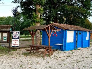 Mobil-home confortable avec terrasse pour 4 personnes à Athée - API-1-52-1366 - 2