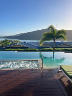 Heart of Airlie - Oceanview escape - 0