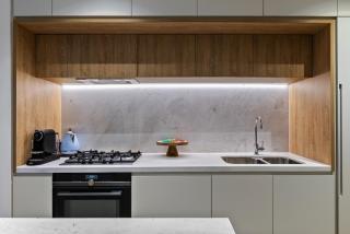 Luxury 2BR Retreat, Pool, Sauna & Prime CBD Locat - 6