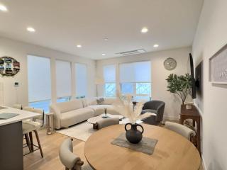 Upscale Seattle retreat: lake/skyline views/FIFA - 9