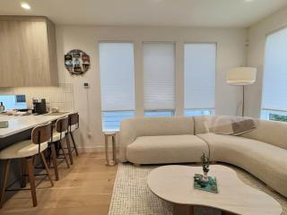 Upscale Seattle retreat: lake/skyline views/FIFA - 3