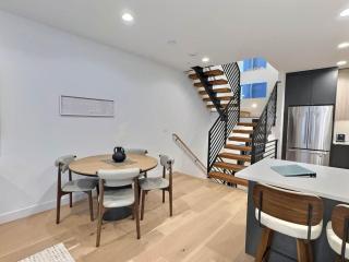Upscale Seattle retreat: lake/skyline views/FIFA - 2