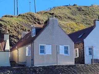 Crovie Cottage - 1