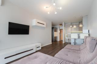 16-77b in RC Kvartet, Vasyl Lypkivskyi 16b,Petrovdom Apartments - 2