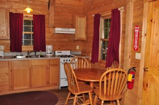 Tranquil Timbers Deluxe Cabin 6 - 9