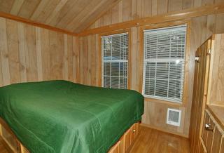 Arrowhead Camping Resort Deluxe Cabin 4 - 4