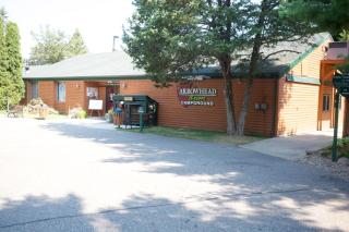 Arrowhead Camping Resort Deluxe Cabin 4 - Douglas Center - 1