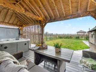 Hares Hollow - Uk33953 - 0