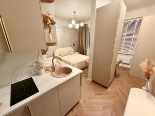 Elegant White Apartment in City Centre with Parking - 7