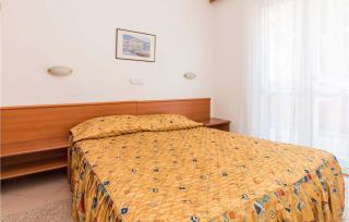 1 Bedroom Nice Apartment In Umag - 7
