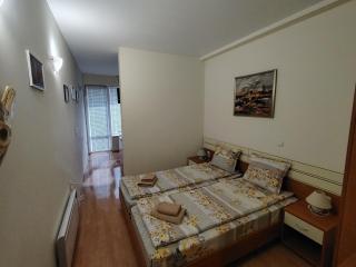 Studio apartment with mountain view at Eagle Rock complex - 9