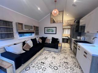 Ty Poppy at Noble Court with Hot Tub - 5