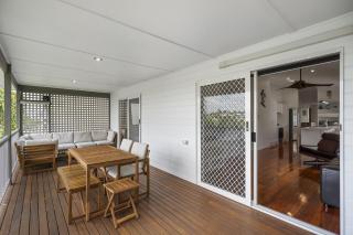 Bright 3-Bed Home in Leafy Annerley - 6