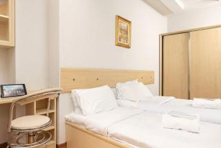 Large 2 Bedroom with Balcony, Saryan street - 8