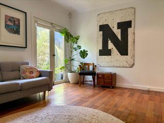 Welcome to The Roy - Family home close to airport and train! - 4