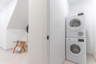 Modern Duplex Escape w Backyard - 2