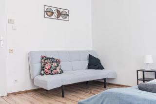 Near Westbahnhof Cozy 2BR Flat with WiFi & TV - Vienna - 8