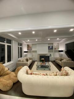 Modern Living near Yonge St - 3