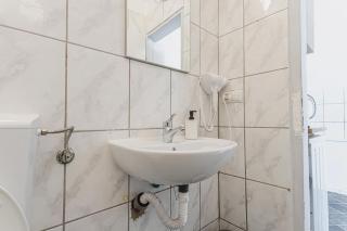 Near Westbahnhof Station Simple 2BR & 1LR Apt - 6