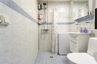 Bright City-Centre Home with Lake View and Parking - Haaris - 5