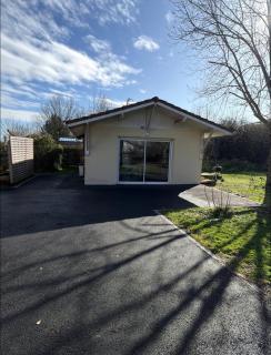 Charmante dépendance avec parking gratuit - 0