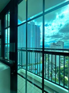 Condo Share in Katipunan - Loft Bed, Spacious Storage, WiFi, Pool, Gym, Sauna, Balcony - 6